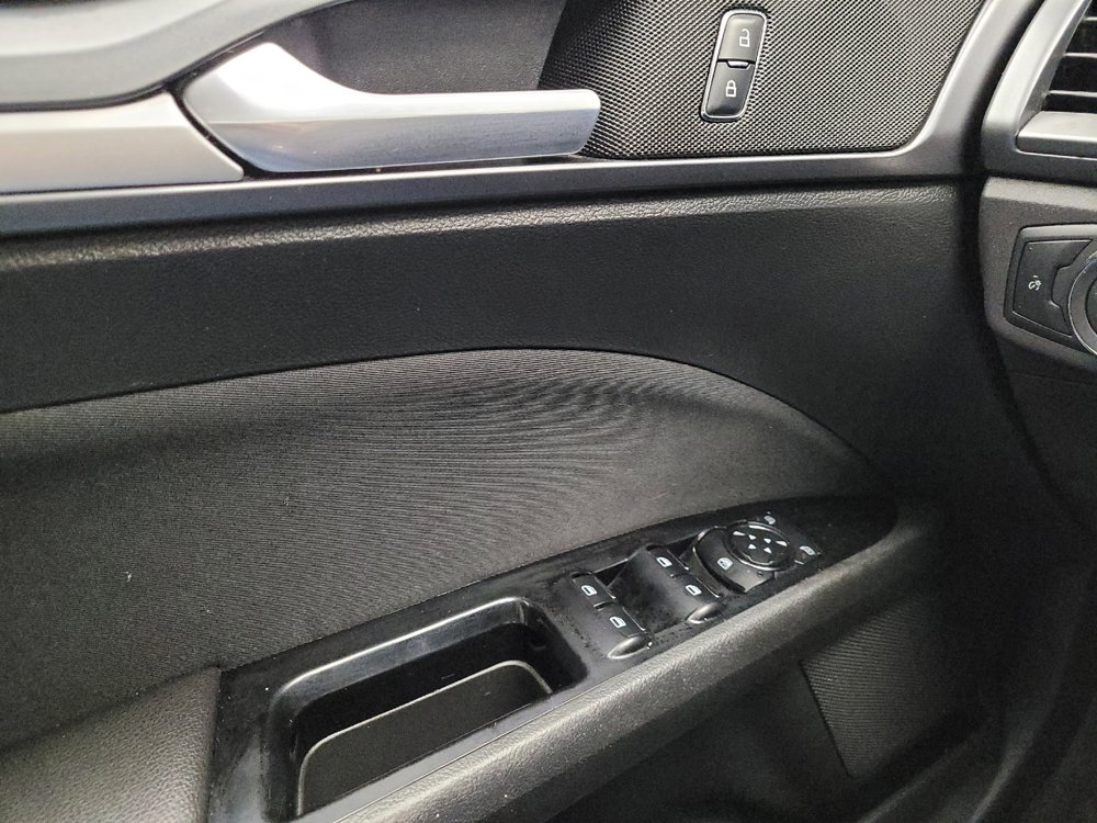 Used 2015 Ford Fusion SE FWD image 27