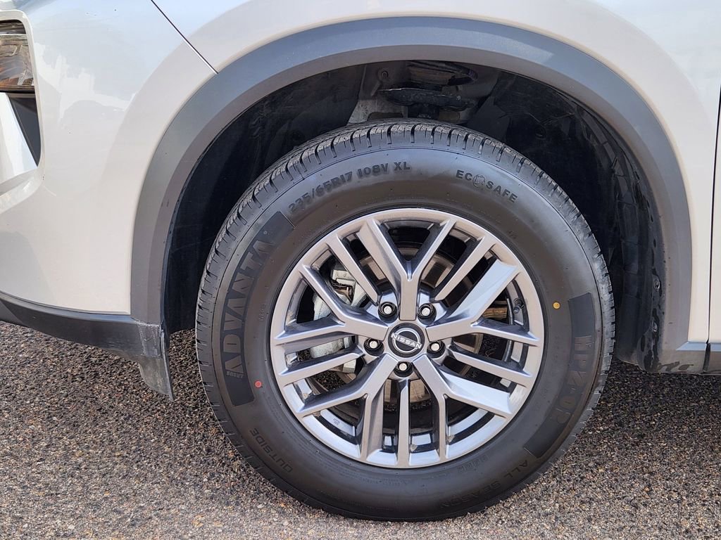 Used 2024 Nissan Rogue S image 18