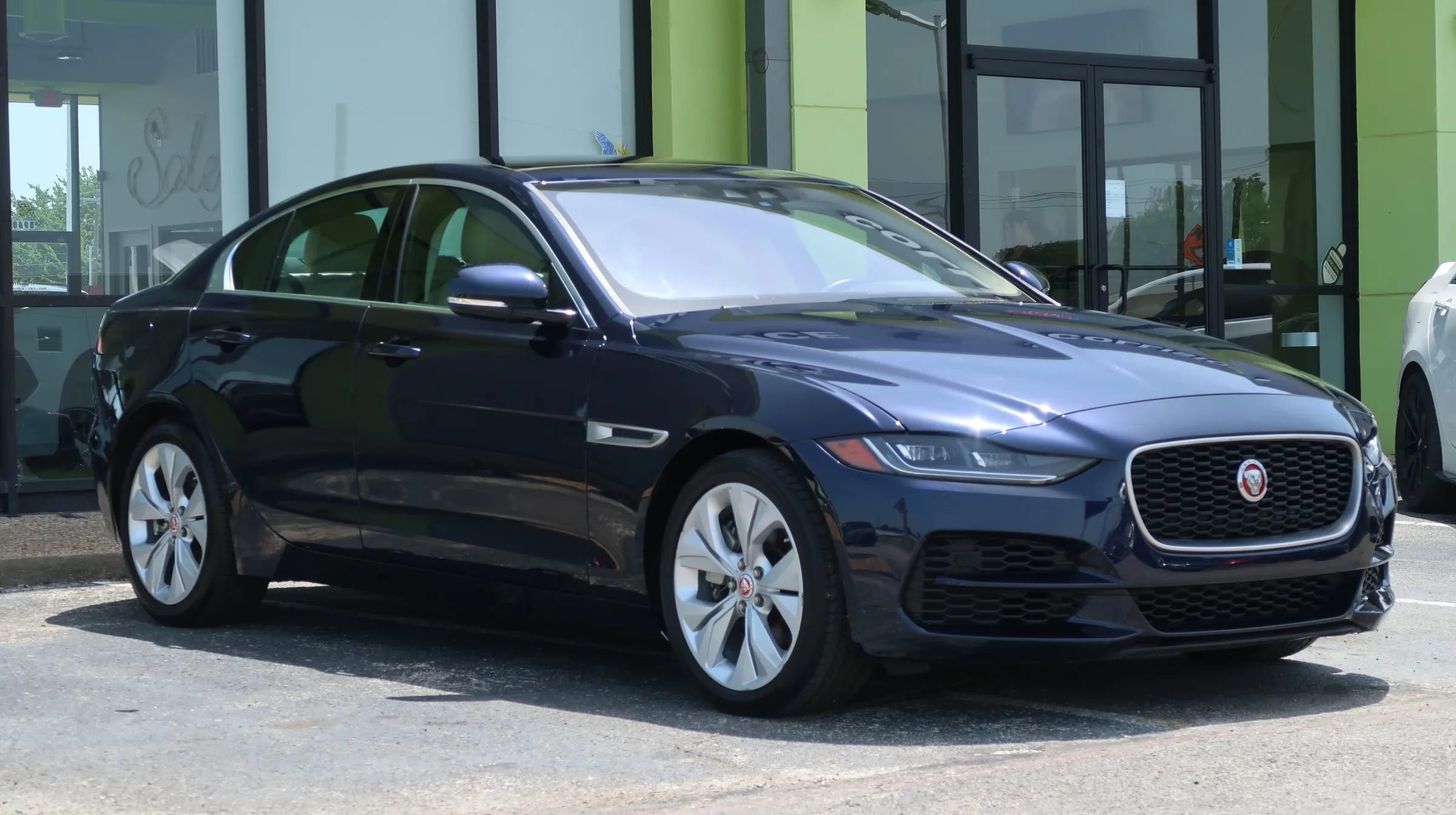 Used 2020 Jaguar XE S image 5