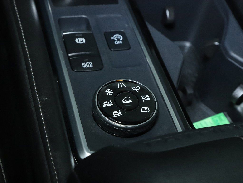 Used 2025 Nissan Pathfinder SV image 29