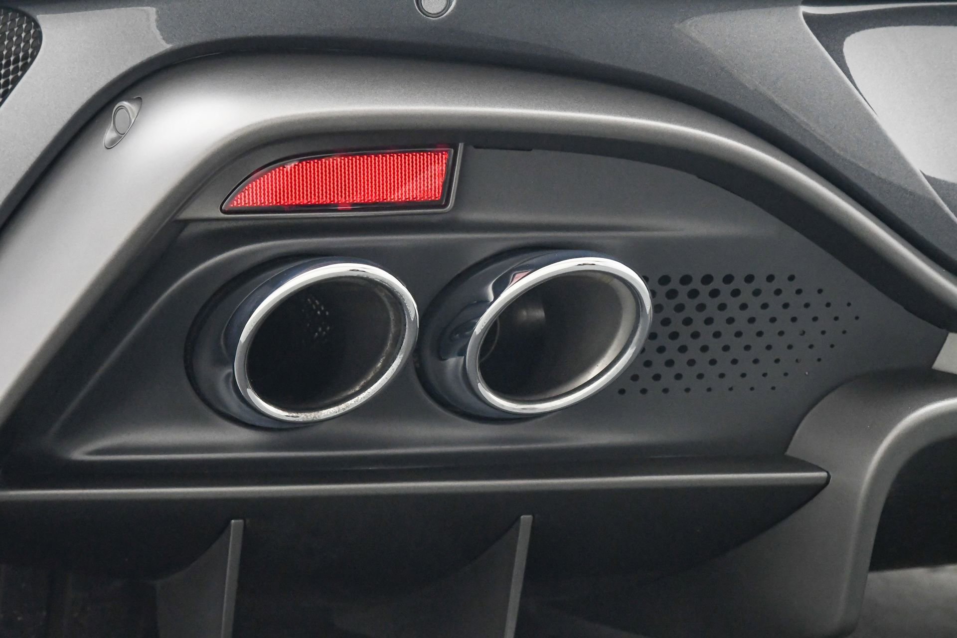 Used 2025 Aston Martin V8 Vantage Coupe image 21