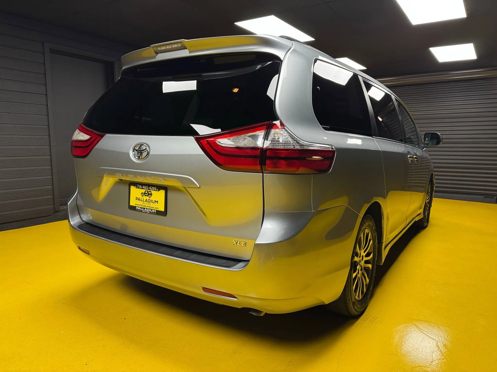 Used 2019 Toyota Sienna XLE FWD image 6