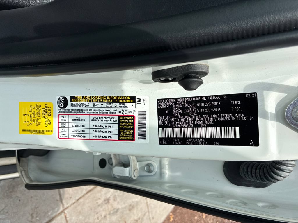 Used 2021 Toyota Highlander XLE AWD/4WD image 32