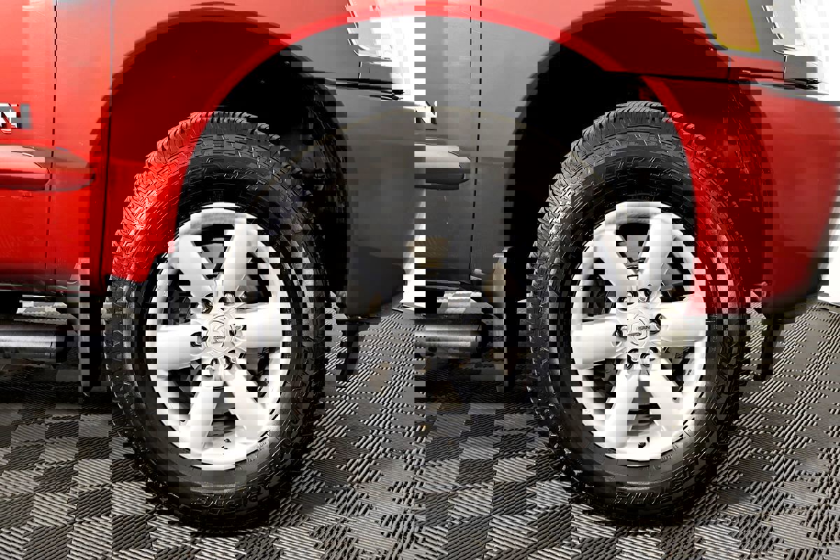 Used 2015 Nissan Titan SV image 55