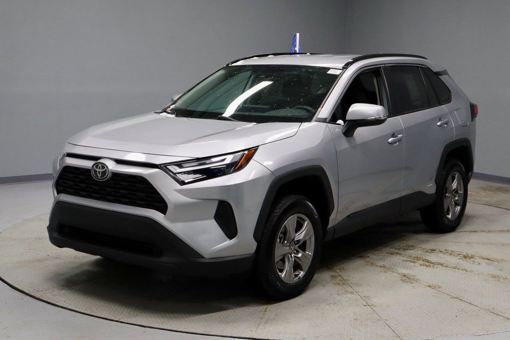 Used 2025 Toyota RAV4 XLE image 7
