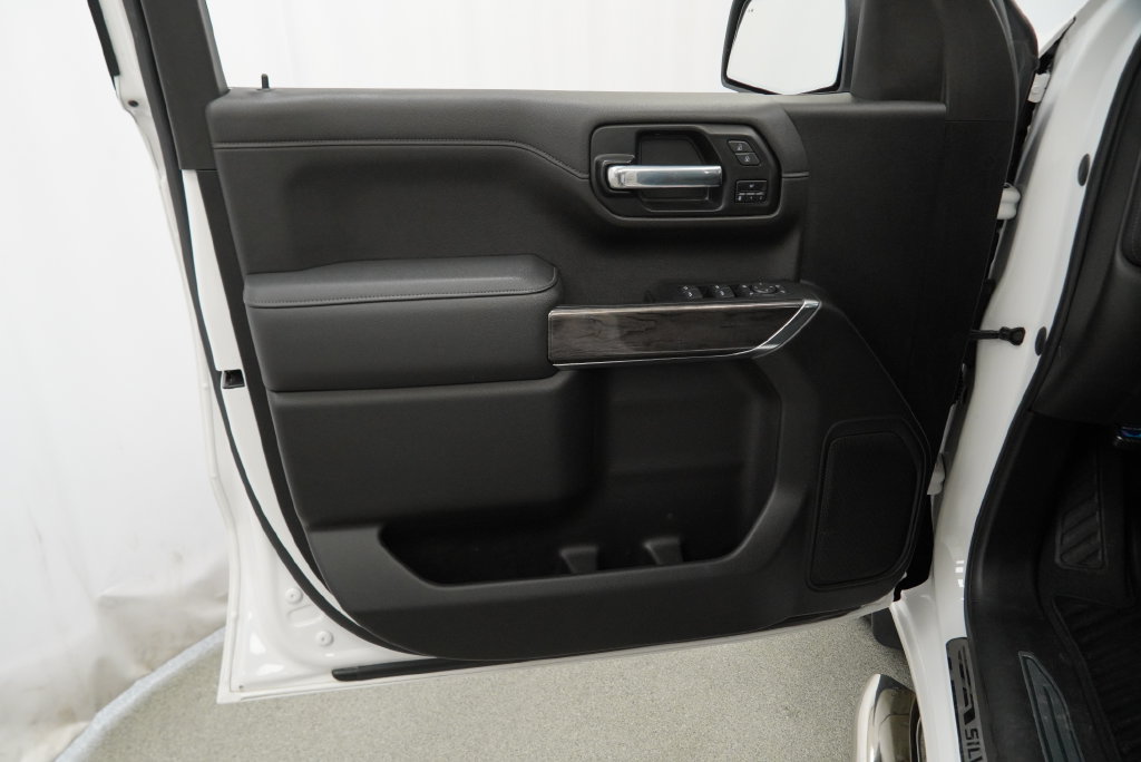Used 2021 Chevrolet Silverado 1500 LTZ w/ Z71 Off-Road Package AWD/4WD image 37
