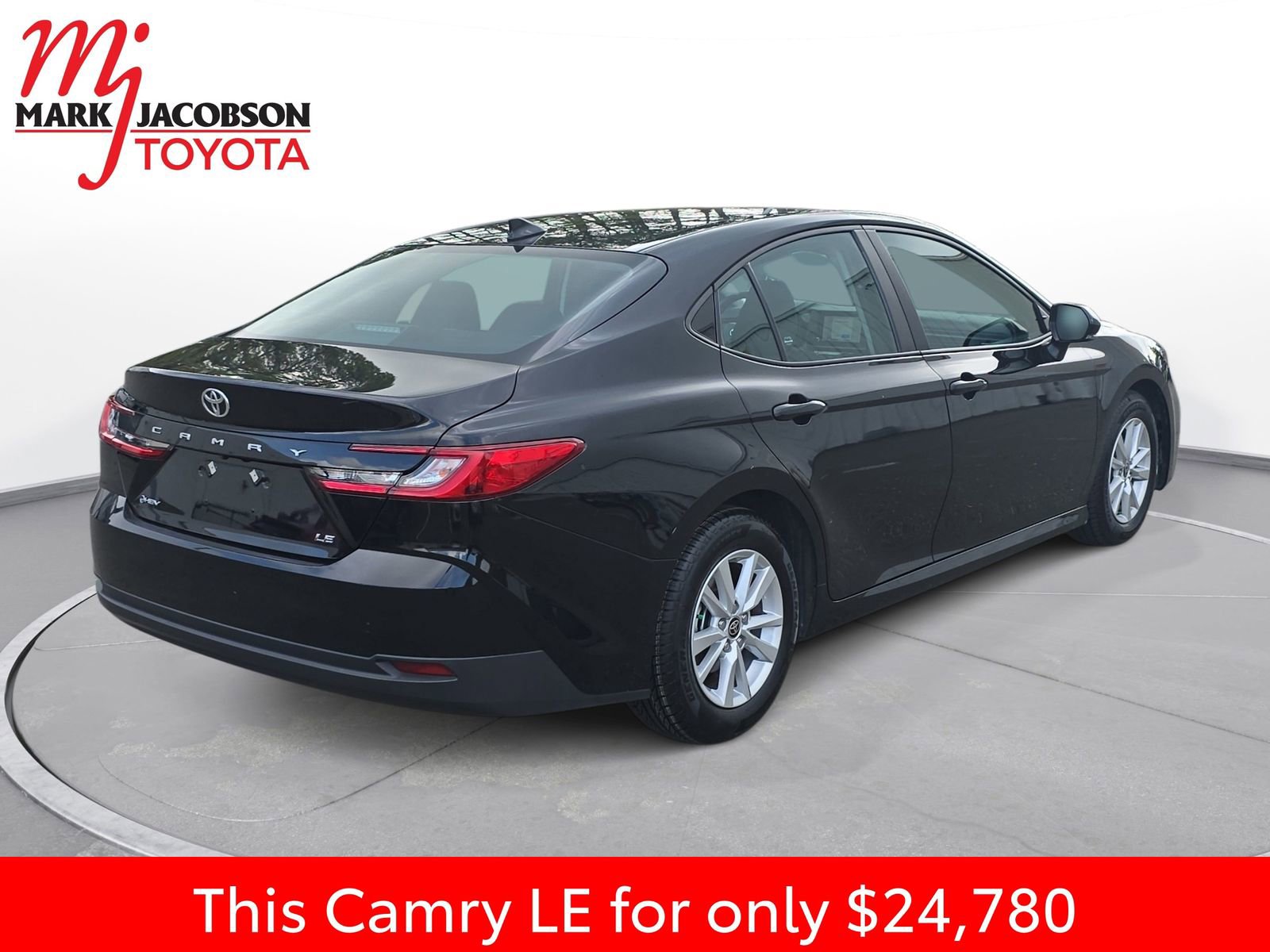 Used 2025 Toyota Camry LE FWD image 9