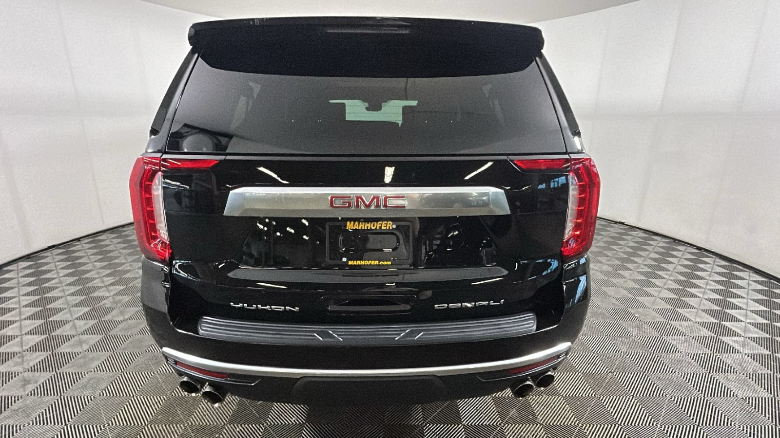 Used 2024 GMC Yukon XL Denali w/ Advanced Technology Package AWD/4WD image 4