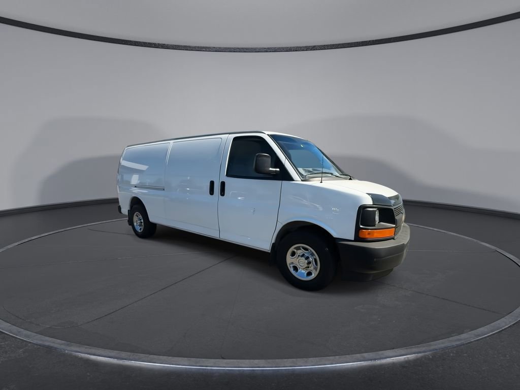 Used 2017 Chevrolet Express 3500 Extended RWD image 2