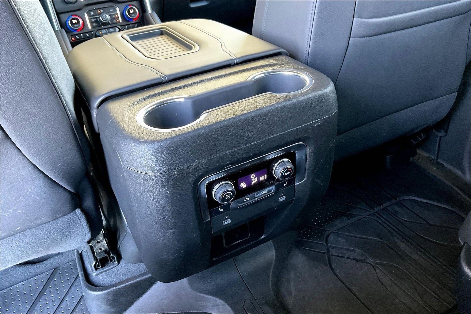 Used 2023 Chevrolet Suburban Z71 w/ Luxury Package image 11