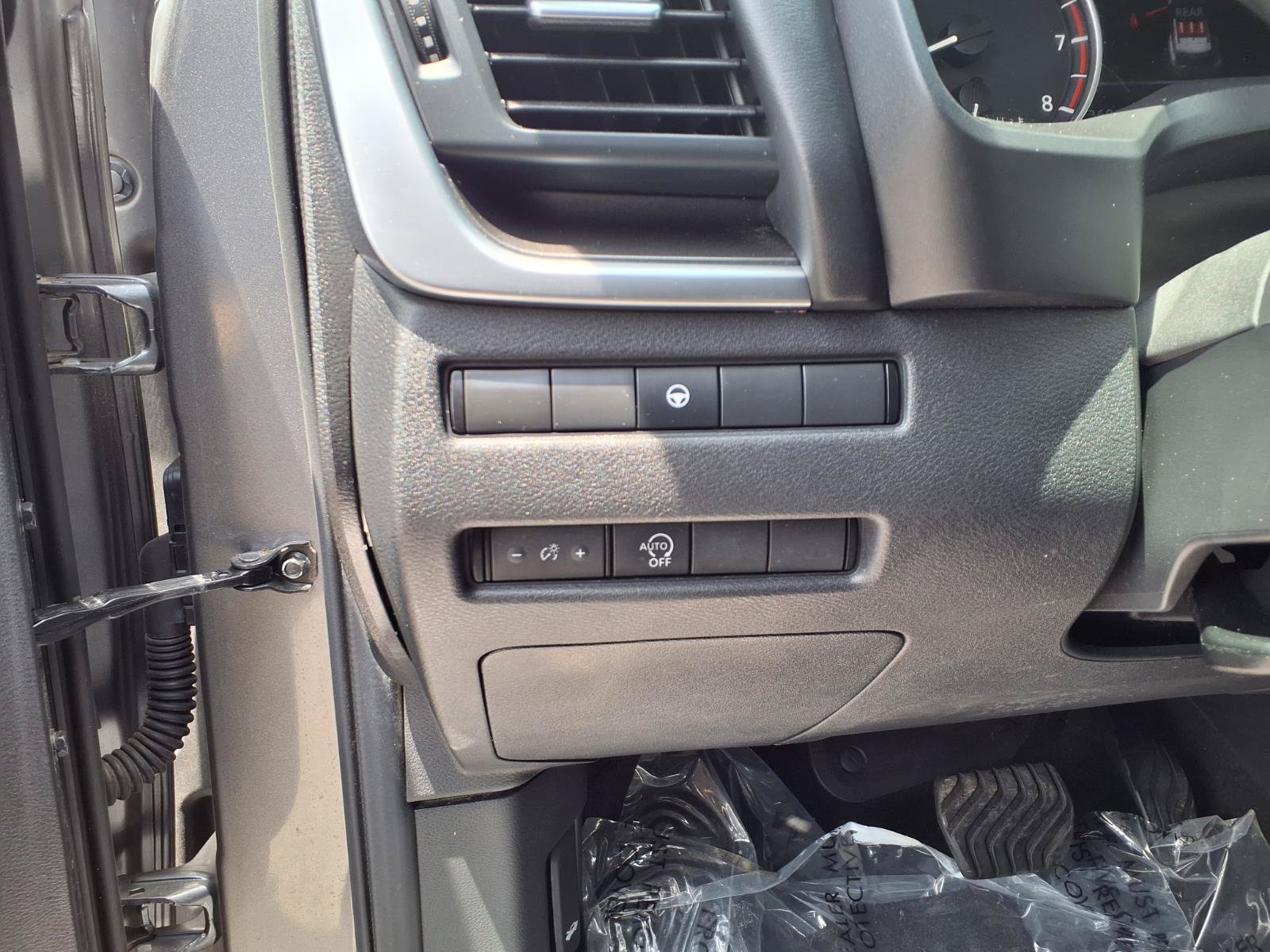 Used 2023 Nissan Rogue SV FWD image 12