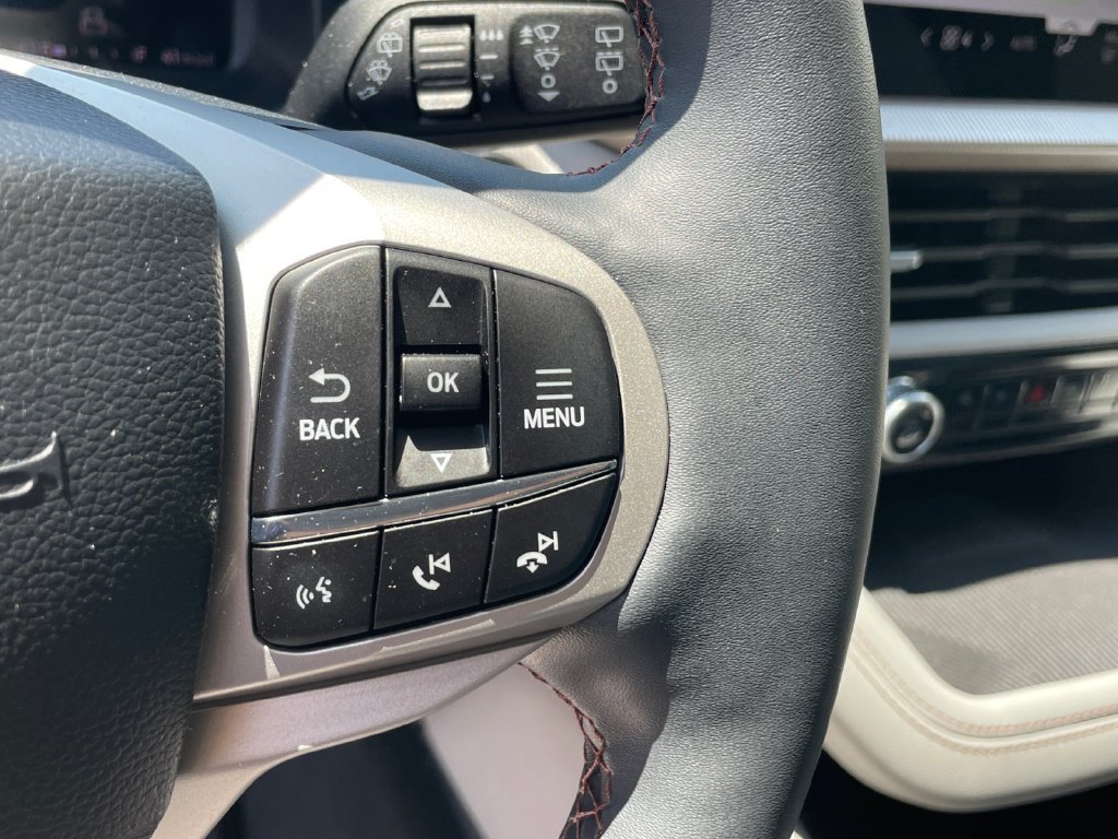 Used 2026 Ford Explorer Active AWD/4WD image 24
