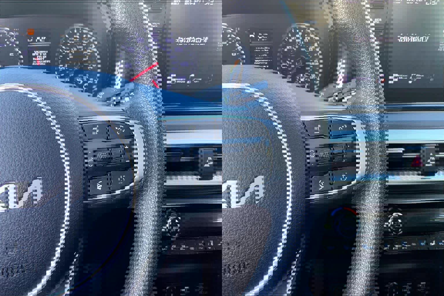 Used 2023 Kia K5 LXS image 24