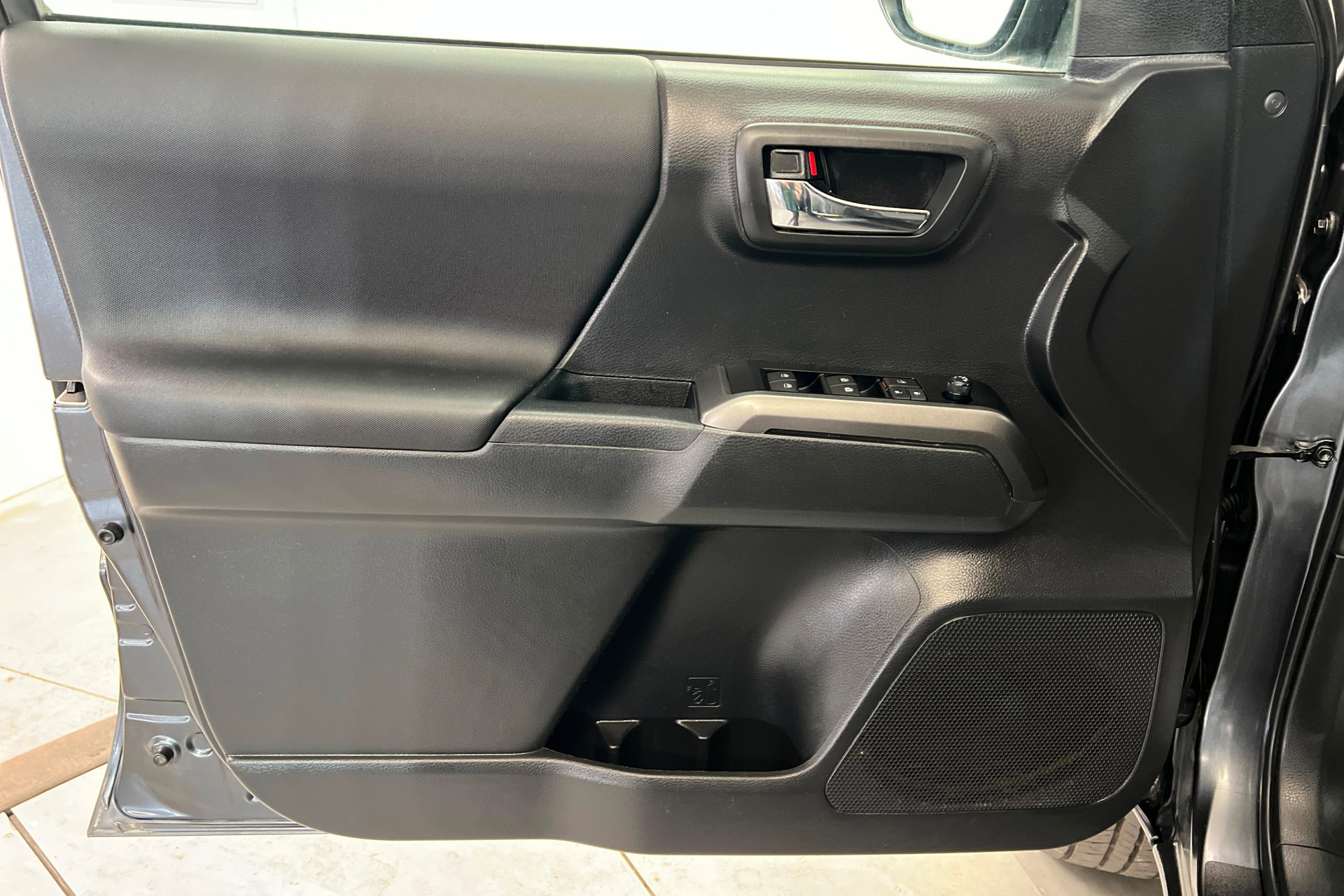 Used 2023 Toyota Tacoma TRD Off-Road image 15