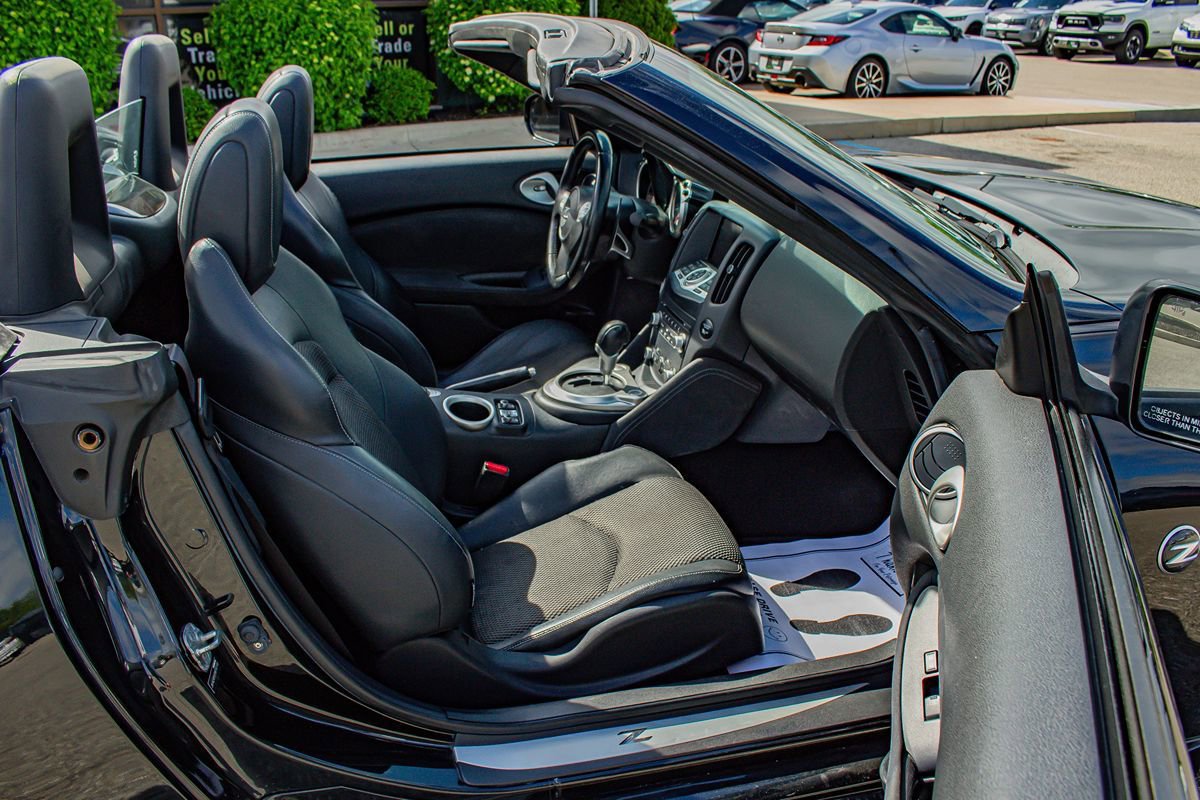 Used 2013 Nissan 370Z Touring RWD image 15