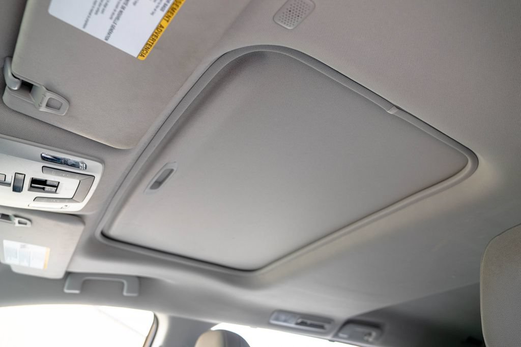 Used 2024 Toyota Sienna LE w/ LE Plus Package AWD/4WD image 22