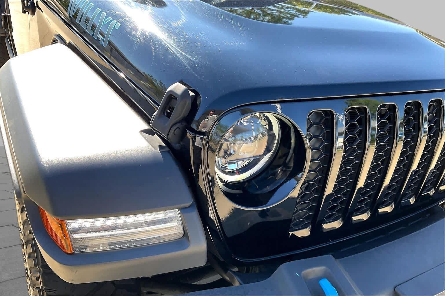 Used 2023 Jeep Wrangler Unlimited w/ Sun & Screen Package AWD/4WD image 27