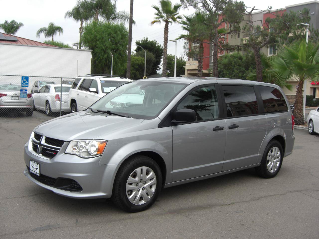Used 2019 Dodge Grand Caravan SE FWD image 3