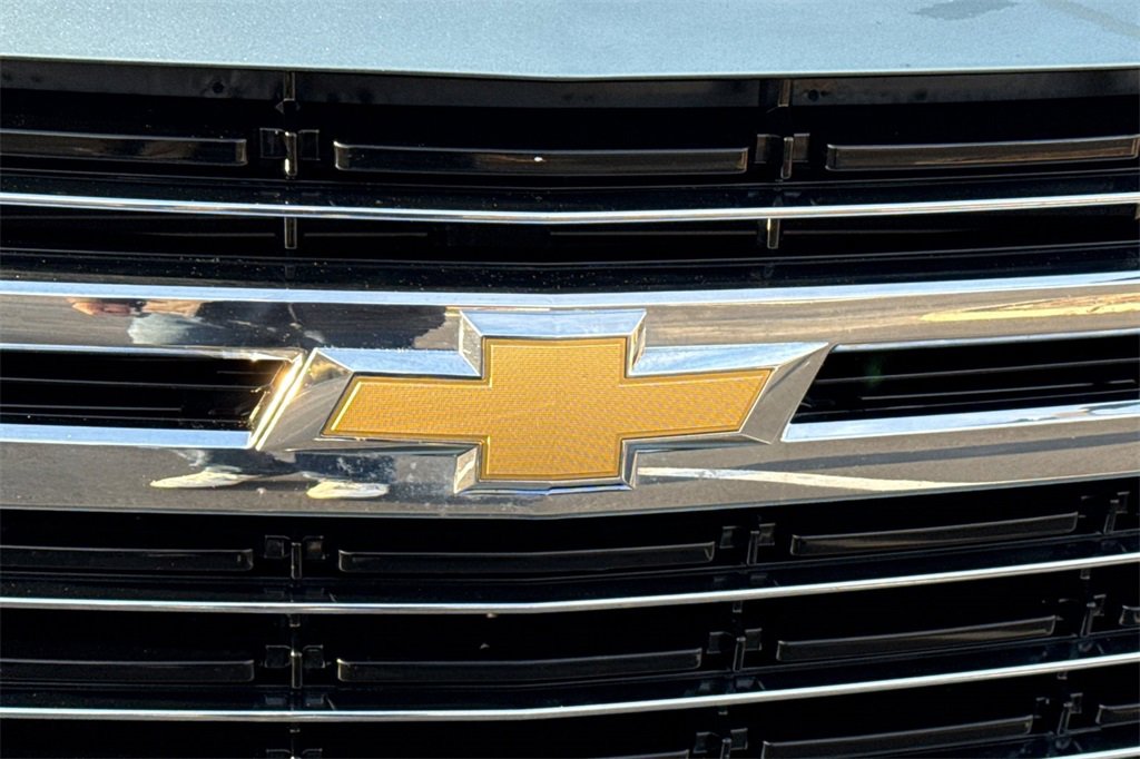 Used 2024 Chevrolet Suburban LT image 7
