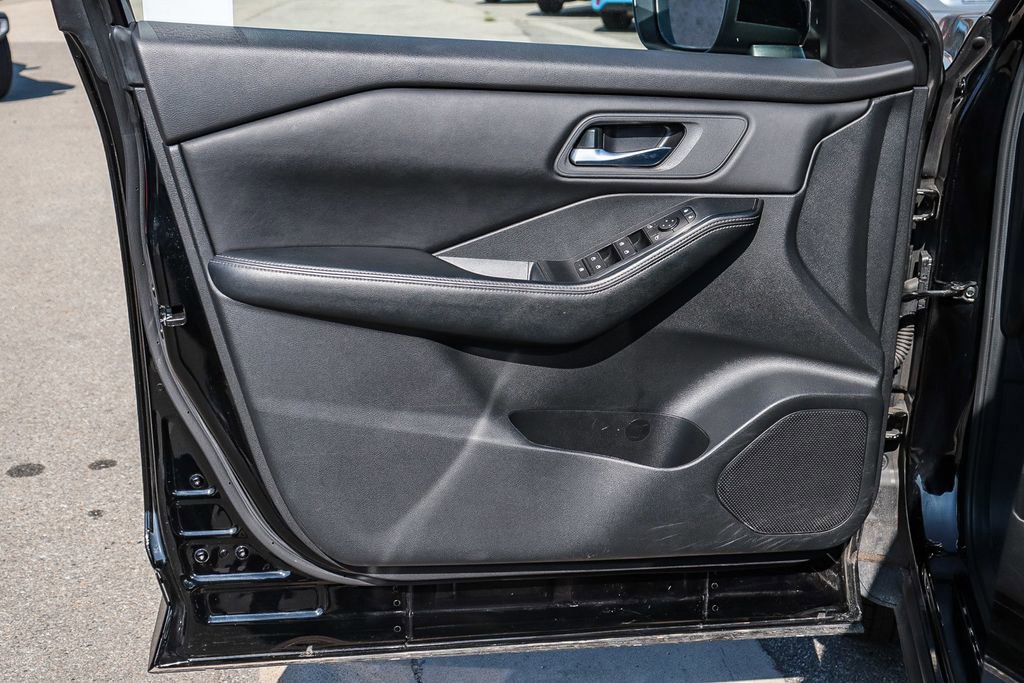 Used 2024 Nissan Rogue SV image 24