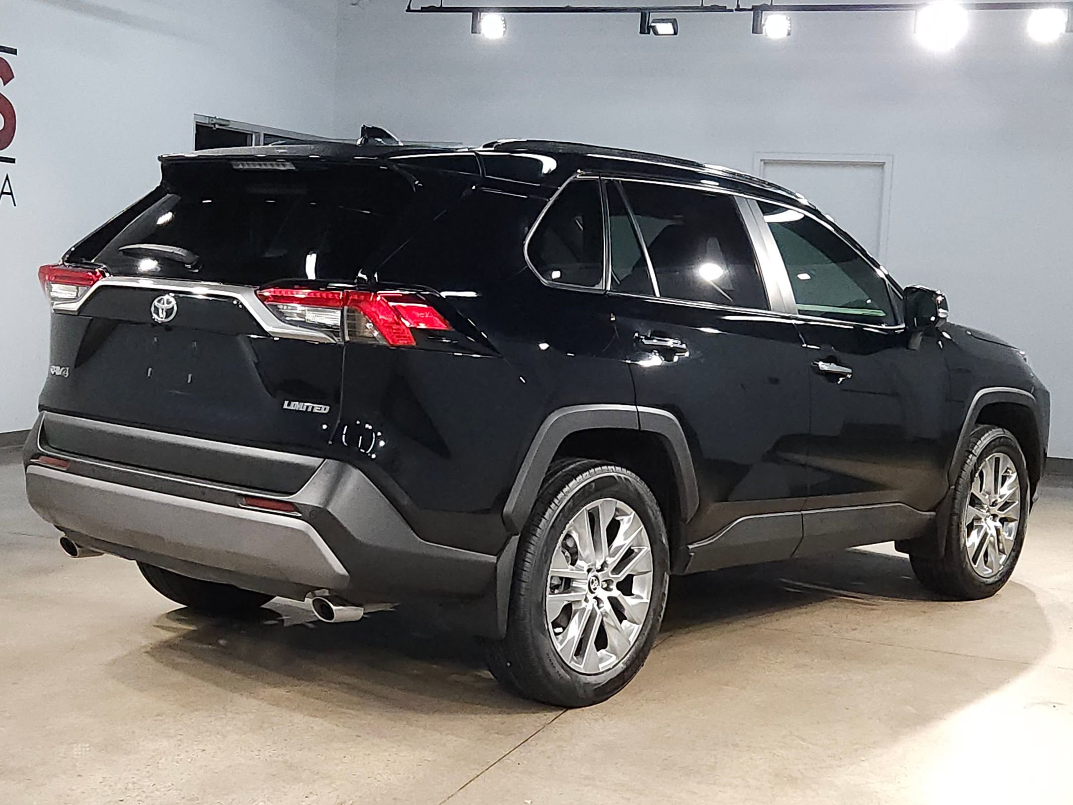 Used 2020 Toyota RAV4 Limited image 7