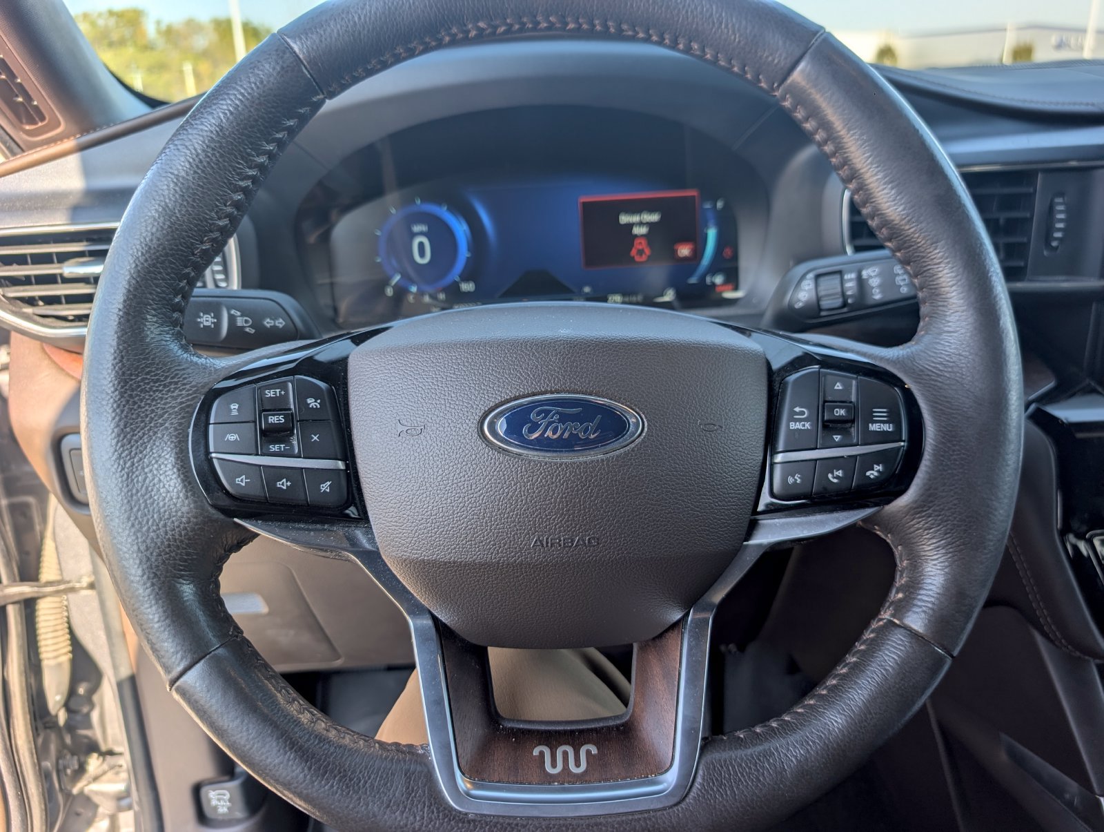 Used 2022 Ford Explorer King Ranch w/ Premium Technology Package AWD/4WD image 27