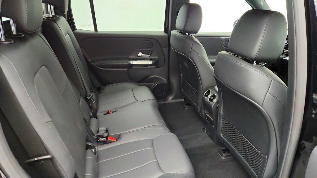 Used 2024 Mercedes-Benz EQB 300 4MATIC image 22