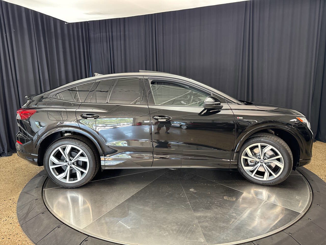 Used 2024 Audi Q4 e-tron Premium w/ Convenience Package image 10