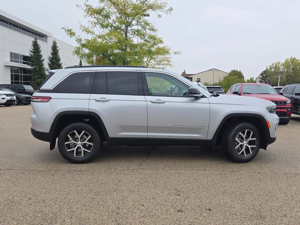 New 2025 Jeep Grand Cherokee Limited w/ MOPAR Finishing Package image 6