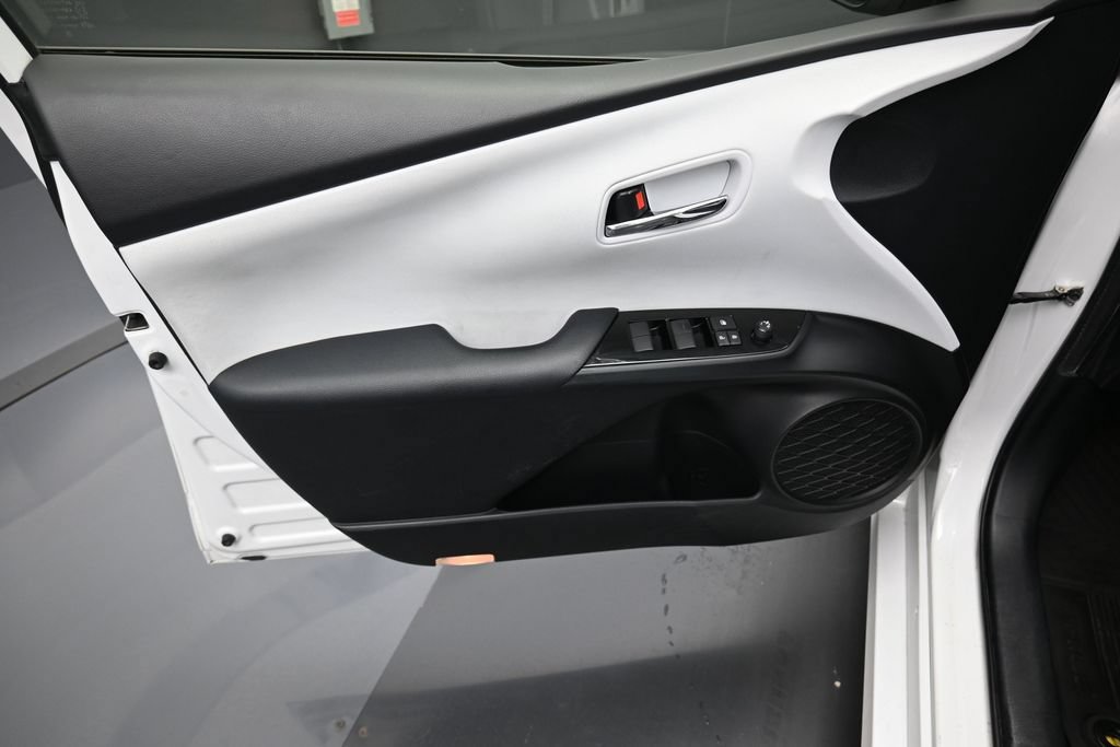 Certified 2022 Toyota Prius XLE w/ Advanced Technology Package AWD/4WD image 10