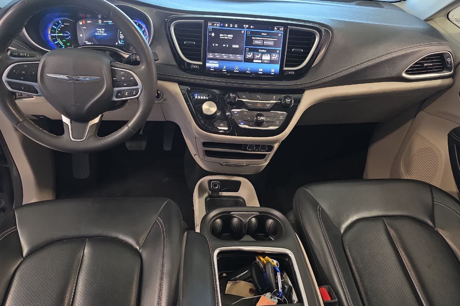 Used 2023 Chrysler Pacifica Touring-L FWD image 4