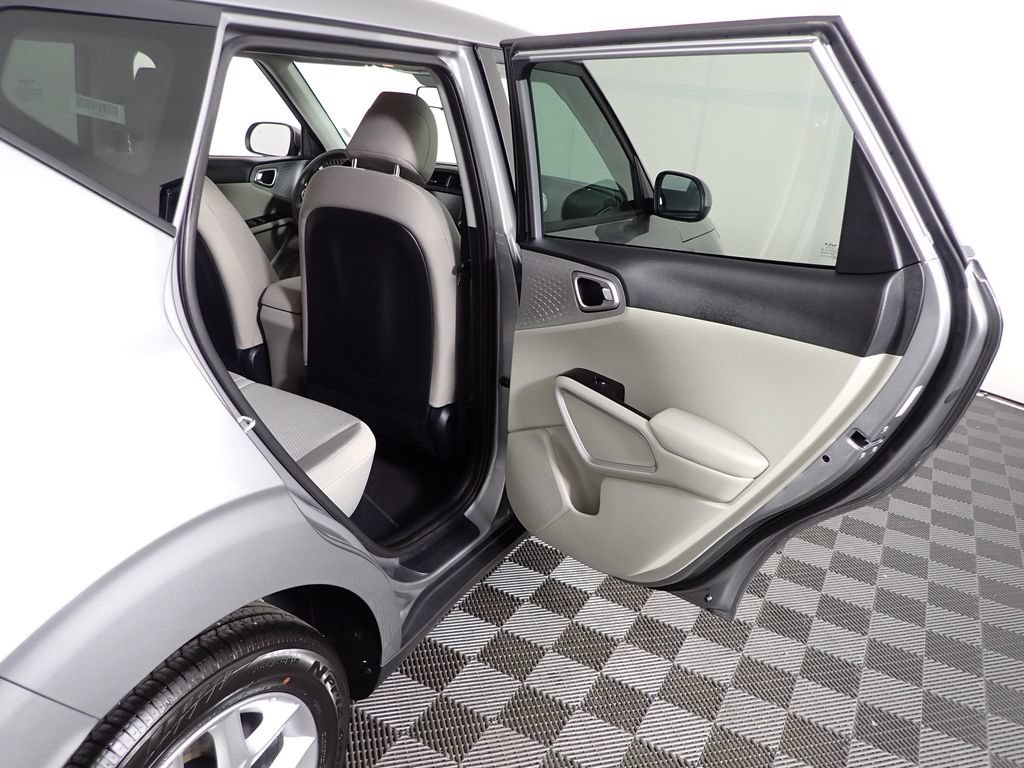 Used 2025 Kia Soul LX w/ LX Technology Package FWD image 38