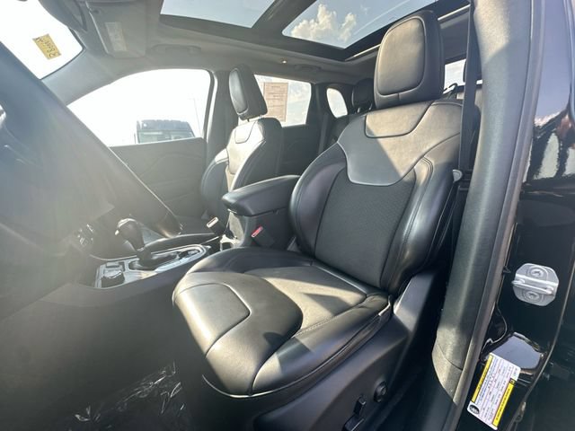 Used 2020 Jeep Cherokee Latitude Plus AWD/4WD image 13