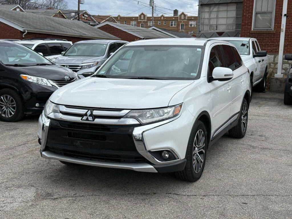 Used 2016 Mitsubishi Outlander SE image 3