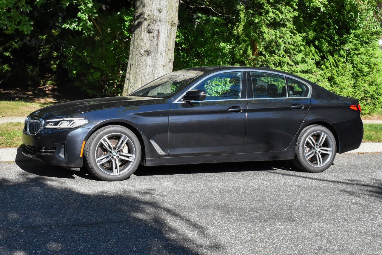 Used 2023 BMW 530i xDrive w/ Convenience Package AWD/4WD image 2