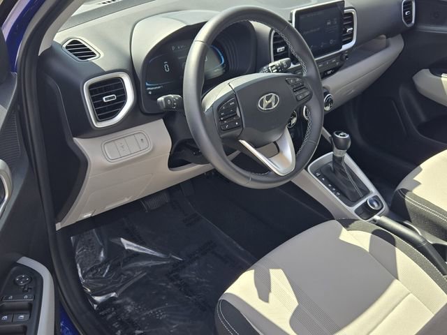 Certified 2025 Hyundai Venue SEL FWD image 11