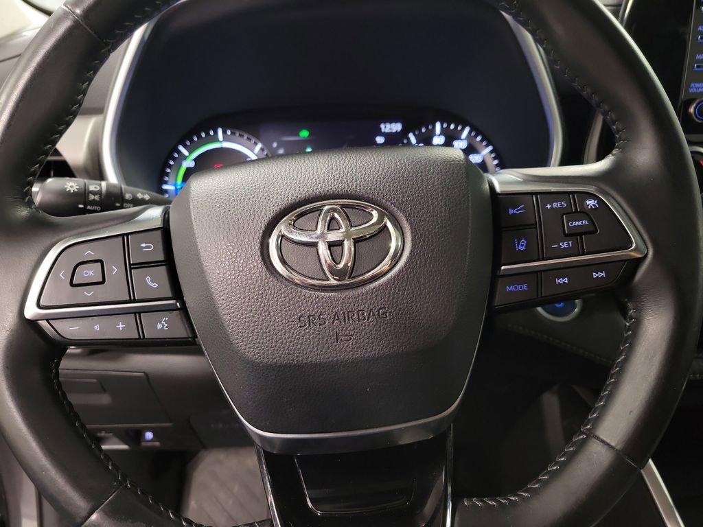 Used 2021 Toyota Highlander XLE image 18