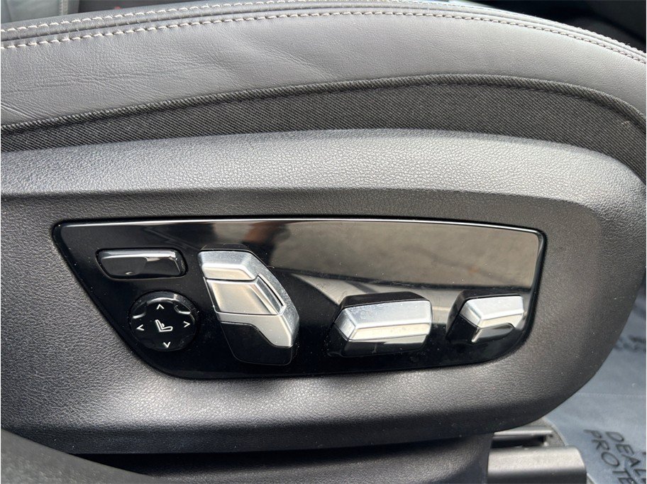 Used 2018 BMW 750i xDrive AWD/4WD image 47