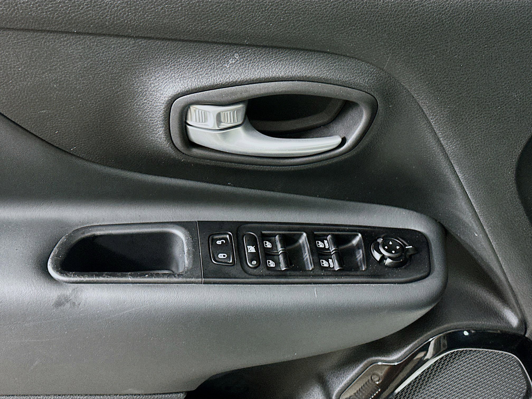 Used 2023 Jeep Renegade Altitude w/ Sun/Sound Group AWD/4WD image 15