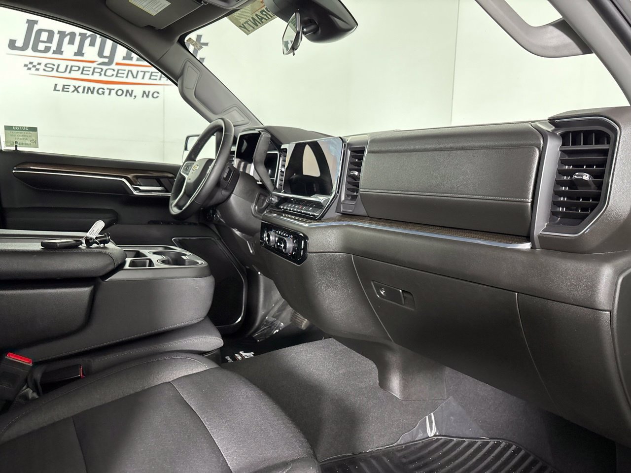 Used 2024 Chevrolet Silverado 1500 LT AWD/4WD image 31