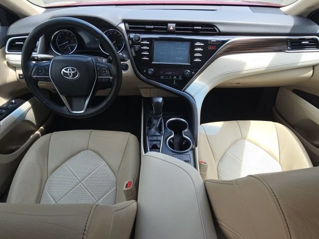 Used 2018 Toyota Camry XLE FWD image 12