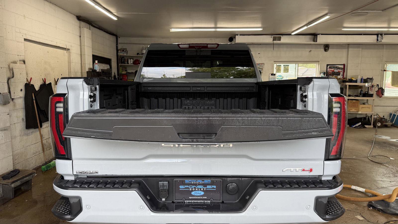 Used 2025 GMC Sierra 2500 AT4 w/ AT4 Premium Plus Package image 27