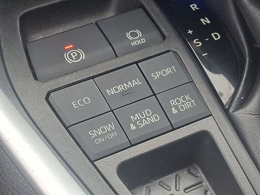 Used 2021 Toyota RAV4 XLE image 24