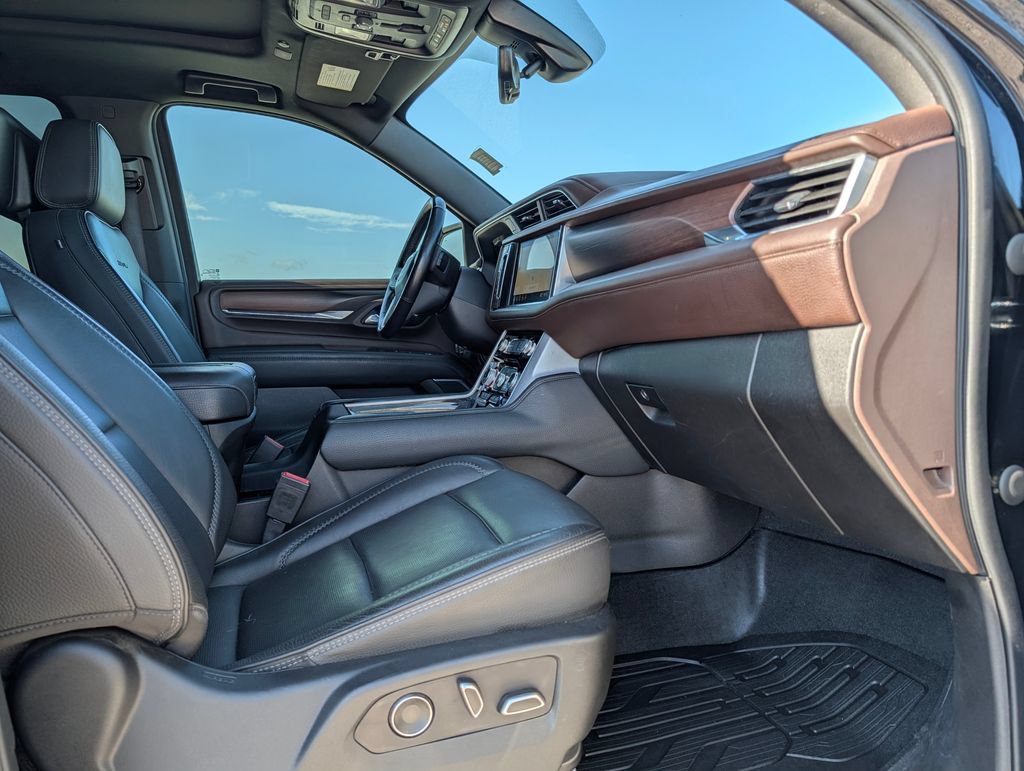 Used 2021 GMC Yukon XL Denali w/ Denali Premium Package RWD image 12