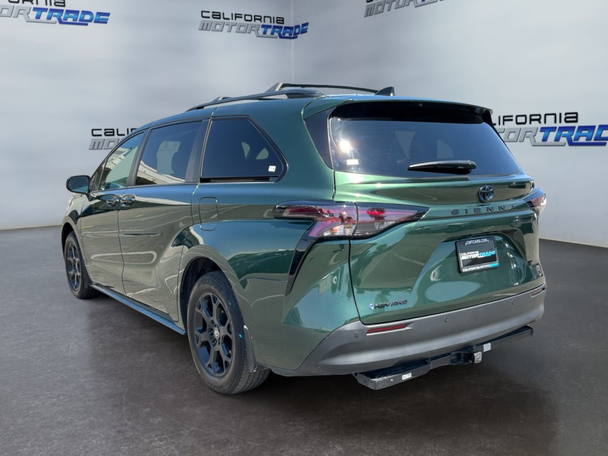 Used 2025 Toyota Sienna XLE Woodland Edition AWD/4WD image 7