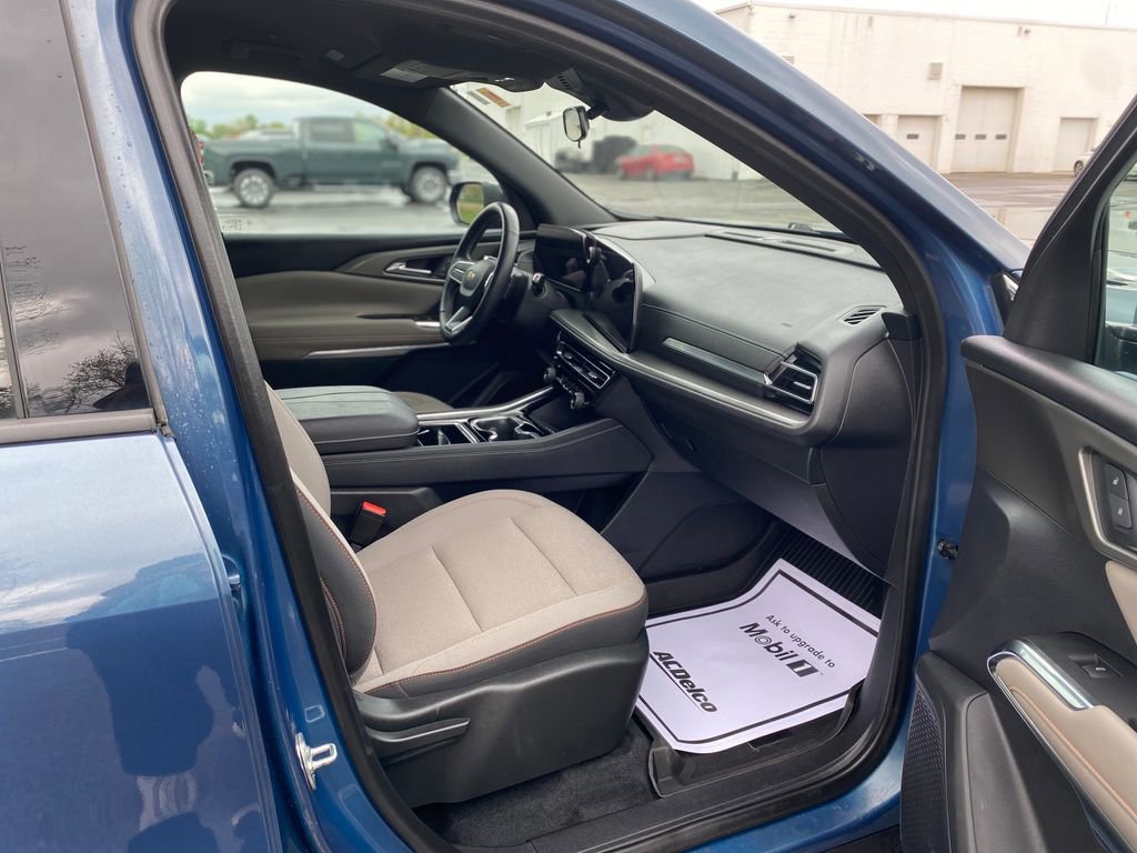 Used 2024 Chevrolet Traverse LT w/ LPO, Floor Liner Package FWD image 12