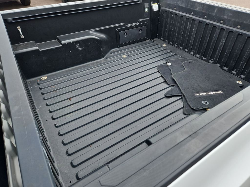 Used 2022 Toyota Tacoma SR5 RWD image 23
