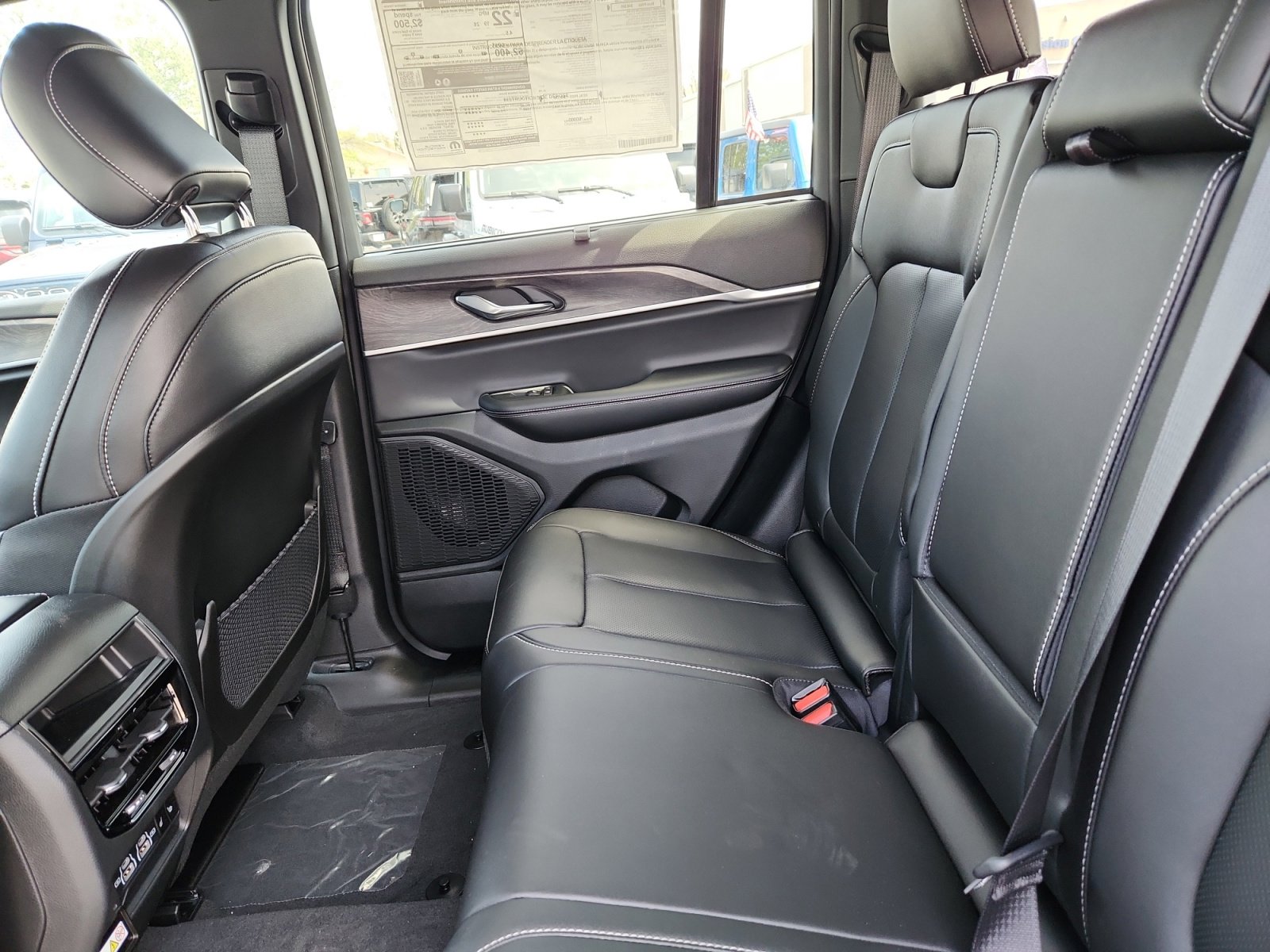 New 2025 Jeep Grand Cherokee Limited w/ Luxury Tech Group II image 17