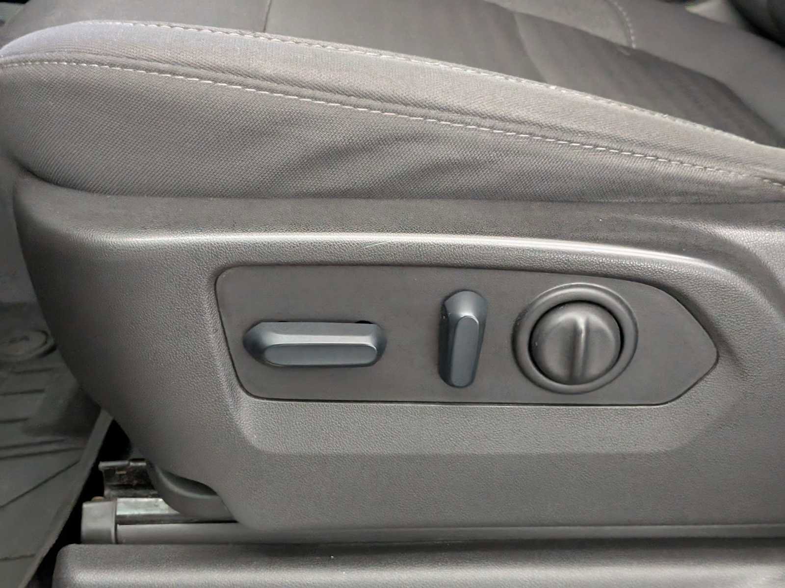 Used 2022 Chevrolet Silverado 1500 LT w/ Safety Package image 19