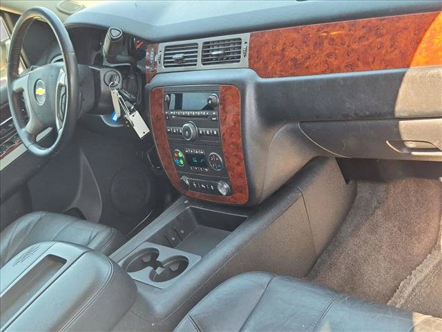 Used 2013 Chevrolet Suburban LT RWD image 17